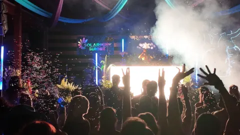 Hands in the confetti