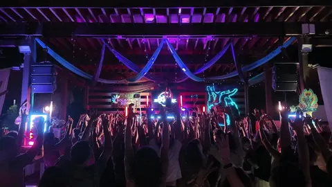 Every hand up for David Starfire