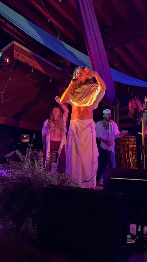 Paradise, sung in white