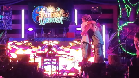 Freddy Larrosa: The embrace