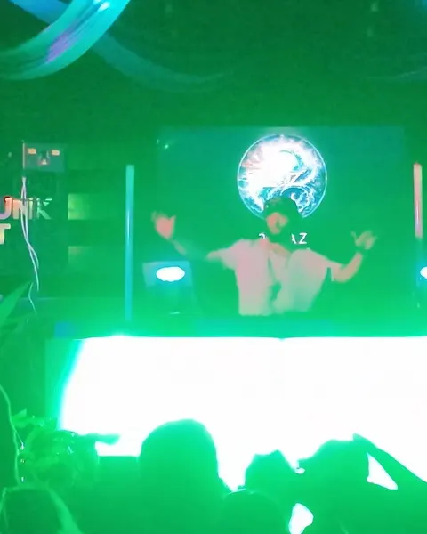 Arms up in the green