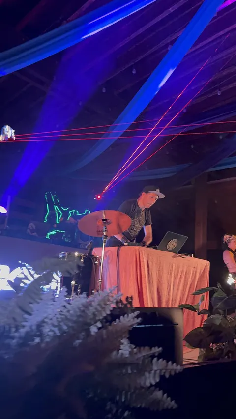 At the decks in the lasers