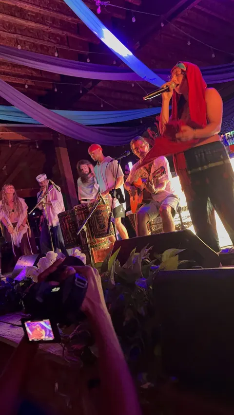 Freddy Larrosa: Paradise on the mic