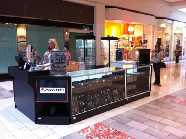 The Avanti kiosk cart in the mall