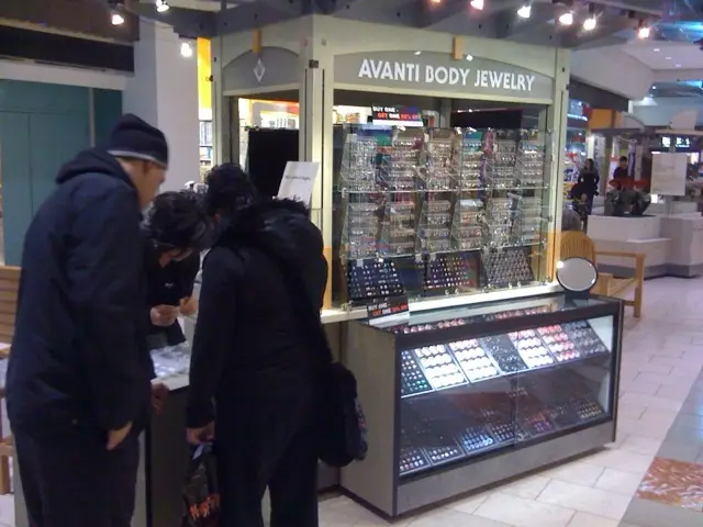 Customers at the Avanti kiosk